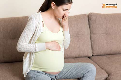 Mẹ bầu bị ợ hơi khó chịu có thể là dấu hiệu của trào ngược dạ dày