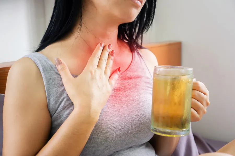 Phân biệt trào ngược sinh lý và bệnh GERD
