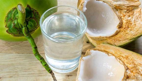 Trào ngược dạ dày uống nước dừa nguyên chất