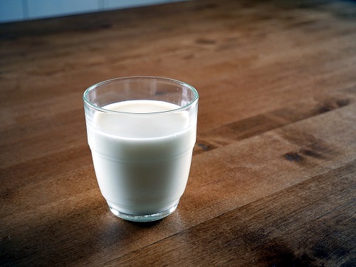 Bị trào ngược dạ dày có nên uống sữa
