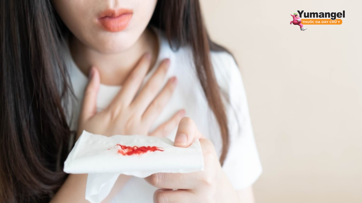 Trào ngược dạ dày nôn ra máu là tình trạng dịch dạ dày khi trào ngược có kèm theo máu hoặc nôn khạc ra máu