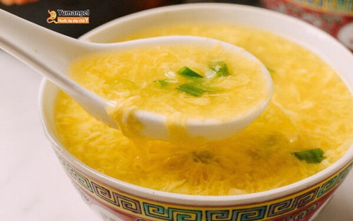 Người bị nhiễm nấm thực quản nên ăn các thức ăn dễ nuốt và dễ tiêu hóa ở dạng súp, cháo.