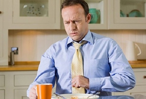 nhịn ăn có đau dạ dày không