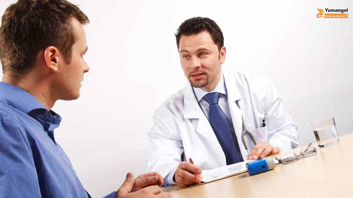 Người bệnh hậu môn vô căn nên đến gặp bác sĩ để được thăm khám và điều trị