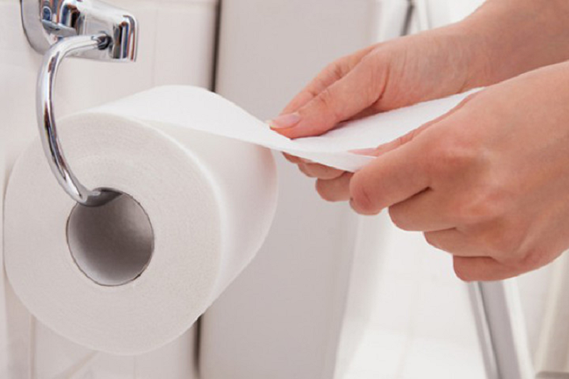 hậu môn có dịch màu trắng