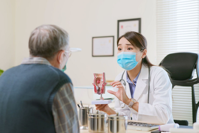 hậu môn có dịch màu trắng