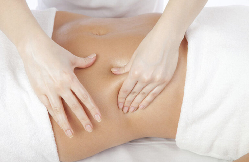 bấm huyệt chữa đầy bụng