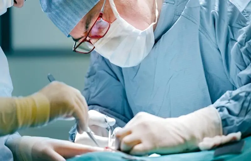 Quy trình phẫu thuật nứt kẽ hậu môn