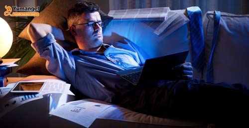 Bệnh nhân trào ngược dạ dày nên tránh thức khuya, ngủ muộn để không bị mệt mỏi