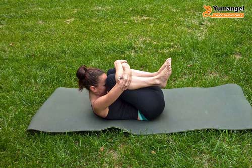 Kỹ thuật yoga trị trào ngược dạ dày Pawanmuktasana