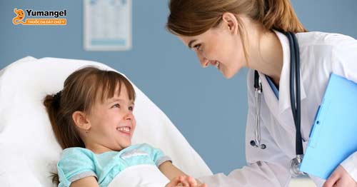 Nên đưa bé đến bác sĩ thăm khám để được chỉ định loại thuốc điều trị phù hợp. Nên đưa bé đến bác sĩ thăm khám để được chỉ định loại thuốc điều trị phù hợp.