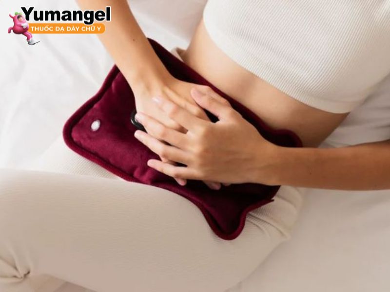 Chườm ấm giúp giảm đau bụng dưới hiệu quả