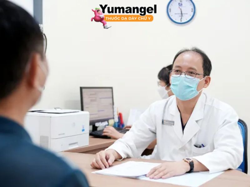 Bệnh nhân ung thư đại tràng, trực tràng thường đau âm ỉ ở vùng bụng bên trái do khối u cản trở quá trình tiêu hóa thức ăn