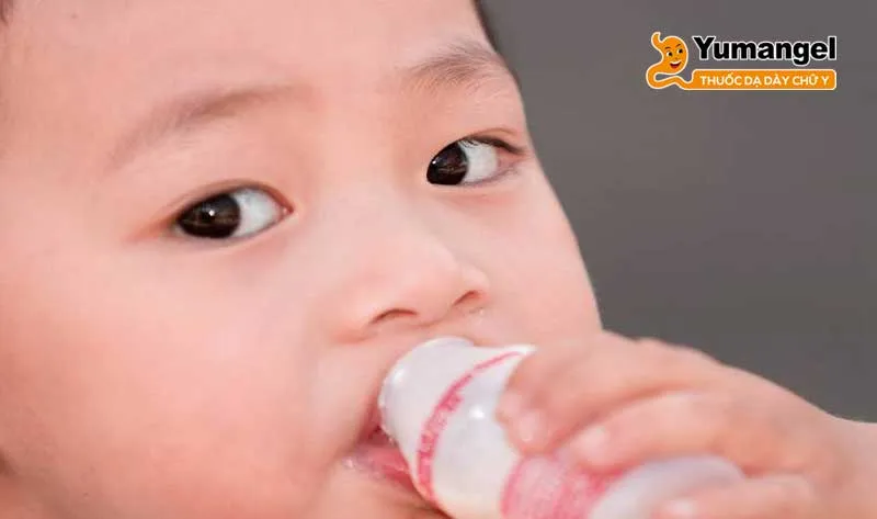 cách uống Yakult không bị đau bụng