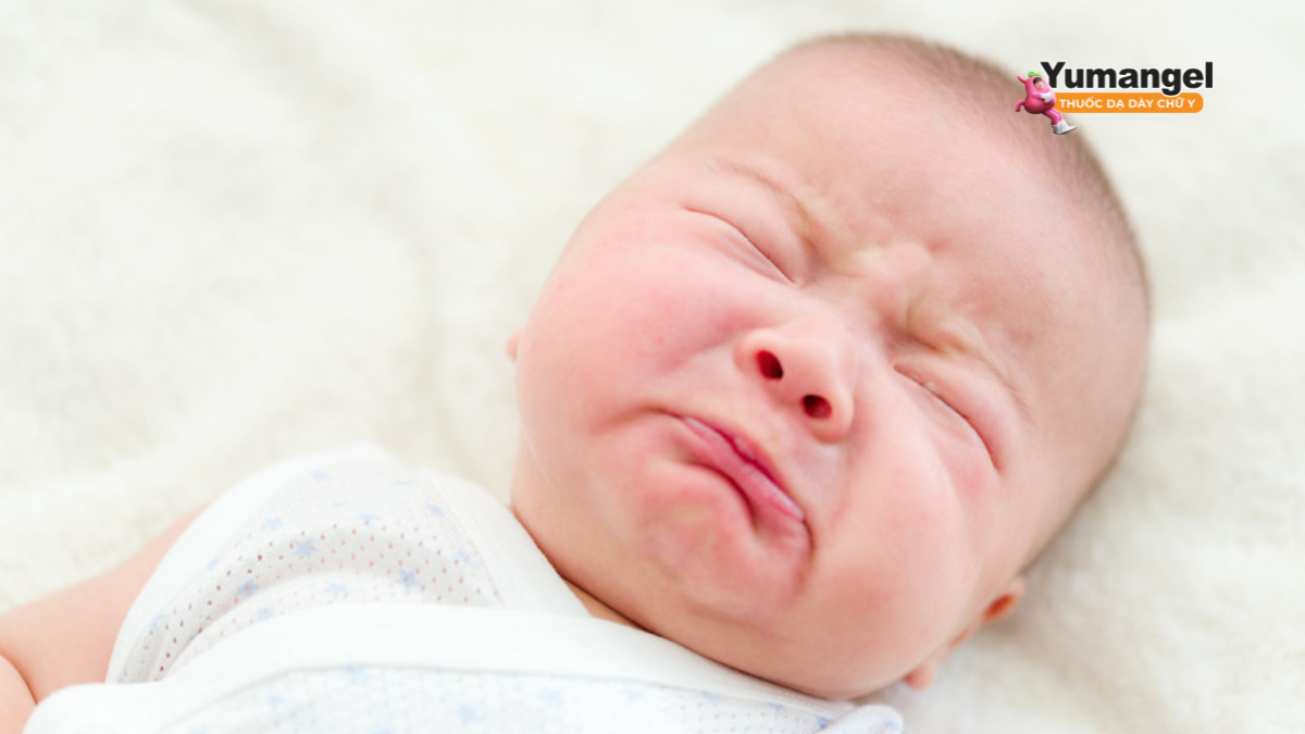 Trẻ quấy khóc dữ dội, khó dỗ kéo dài hơn 2-3 giờ mỗi ngày là dấu hiệu nghiêm trọng