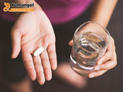 Nên uống thuốc cho Esomeprazol ít nhất 1 giờ trước bữa ăn, không nên uống sau bữa ăn.