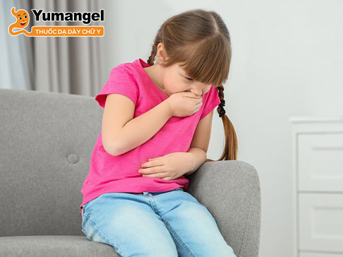 Ợ nóng là triệu chứng phổ biến nhất ở trẻ 3 tuổi bị trào ngược dạ dày, có thể theo dài hơn 2 tiếng và có xu hướng trầm trọng hơn sau bữa ăn. 