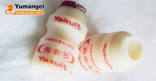 Theo hướng dẫn trên bao bì của nhà sản xuất Yakult, mỗi người nên tiêu thụ 1-2 chai Yakult mỗi ngày.