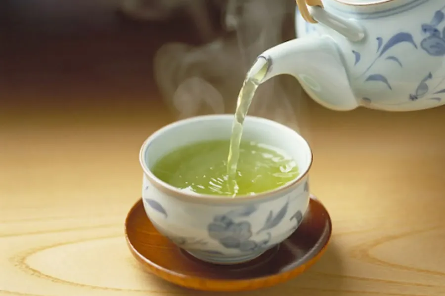 Cách uống chè xanh để hạn chế đau thượng vị, cồn cào hoặc ợ nóng