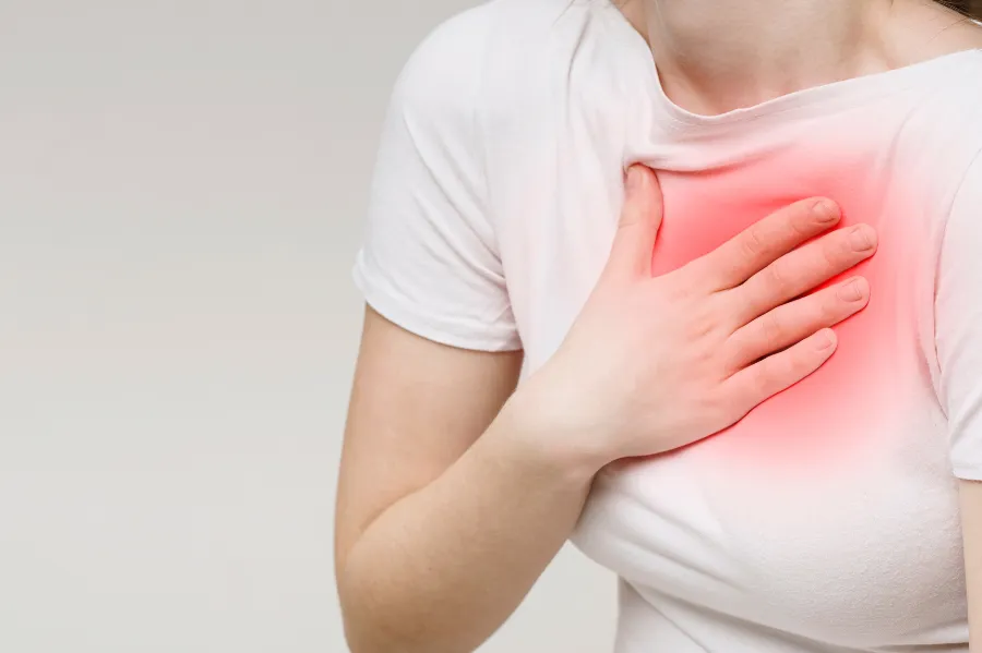 Trường hợp nên hạn chế hoặc tạm tránh uống nước chè xanh