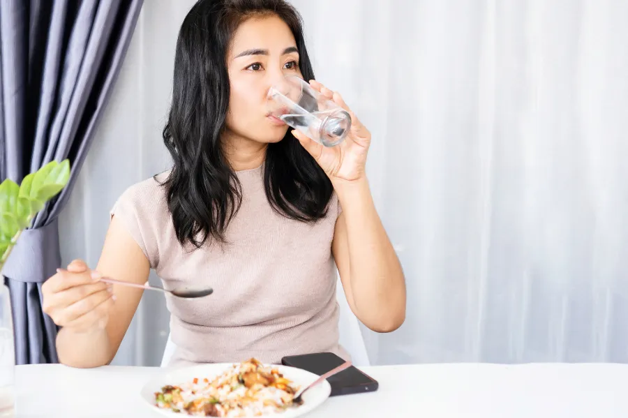 Có nên uống tinh dầu thông đỏ trước hay sau ăn?
