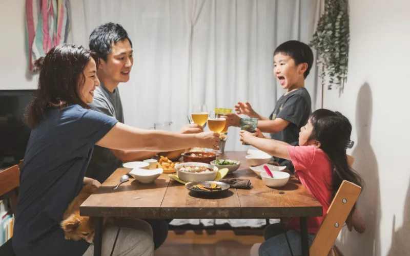 Yếu tố gia đình và tiếp xúc gần