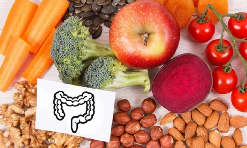 Uống đủ nước và tăng chất xơ trong chế độ ăn