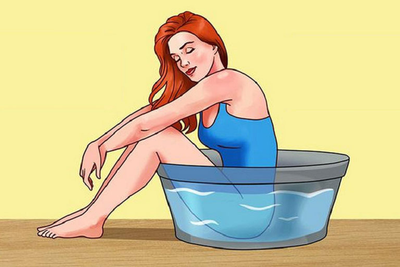 Ngâm hậu môn trong nước ấm giúp giảm đau hậu môn sau khi đi vệ sinh