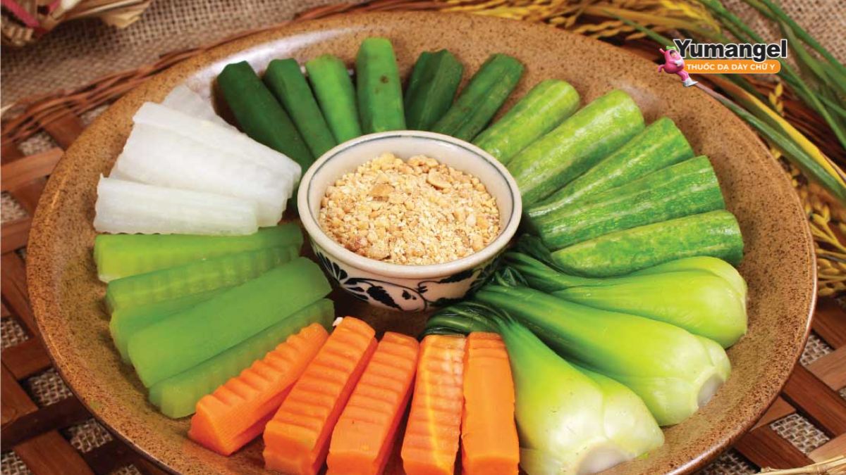 Rau củ luộc như cà rốt, bí đỏ và bí xanh là nguồn thực phẩm tuyệt vời cho bé bị rối loạn tiêu hóa