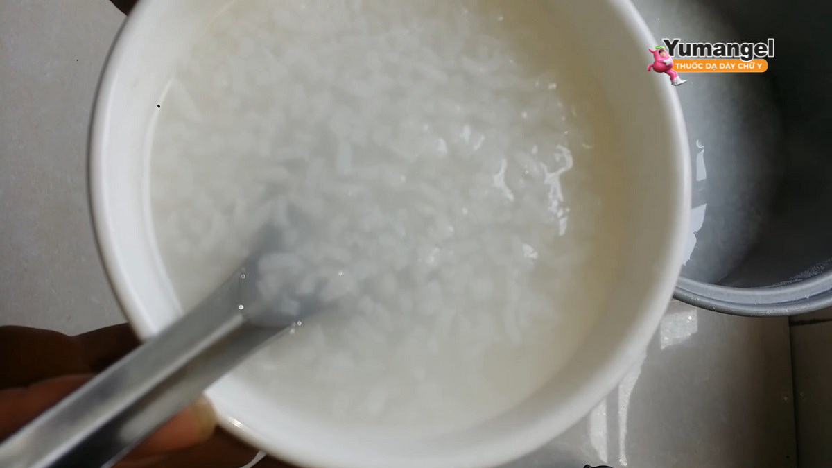 Cháo trắng loãng là lựa chọn tuyệt vời cho bé bị rối loạn tiêu hóa