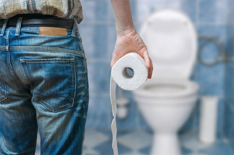 hậu môn chảy dịch vàng