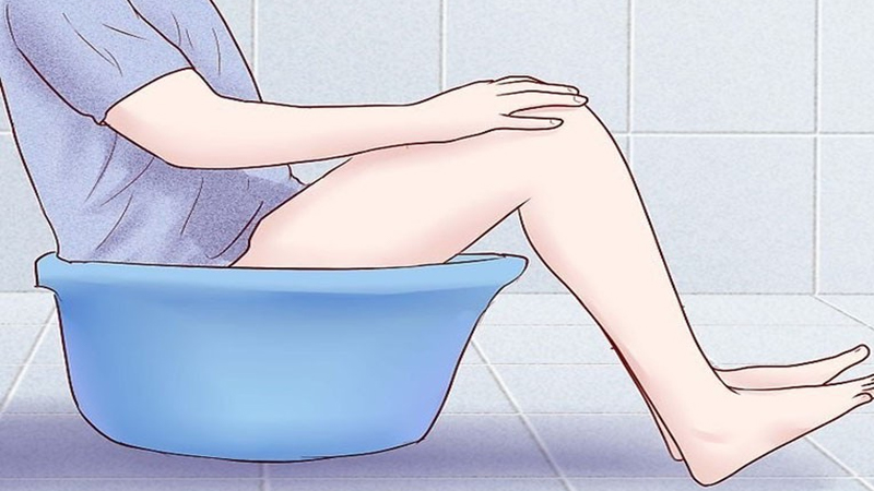 hậu môn chảy dịch vàng