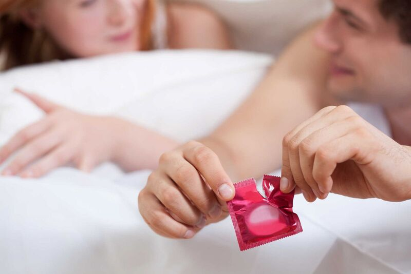 hậu môn chảy dịch vàng