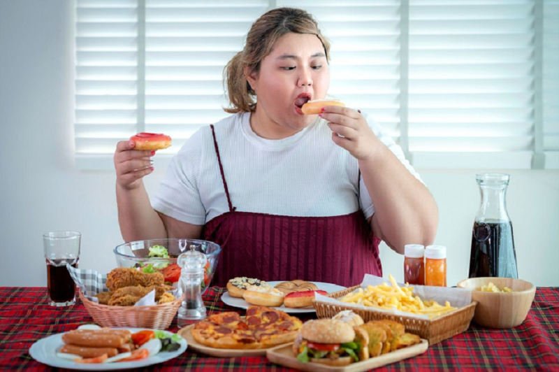 nóng rát cổ họng do trào ngược dạ dày