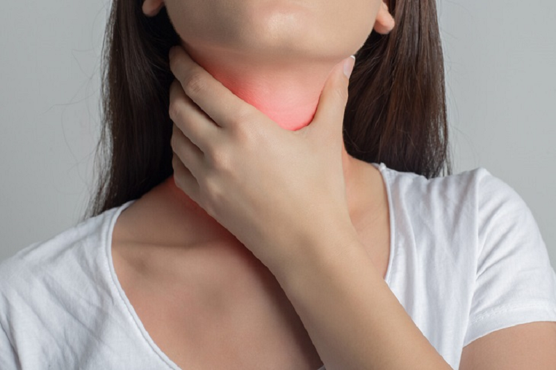 nóng rát cổ họng do trào ngược dạ dày