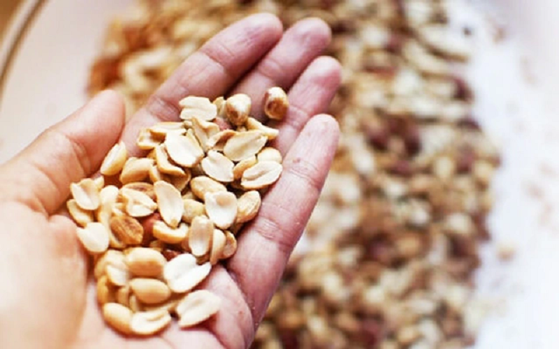 đau dạ dày ăn đậu phộng được không