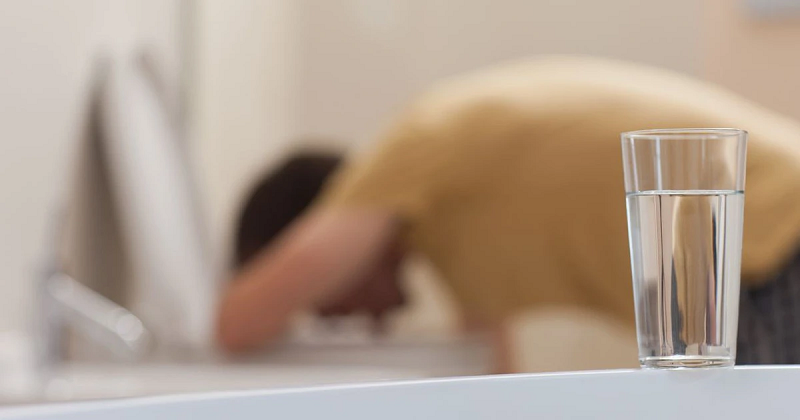 ói ra mật xanh là bị gì