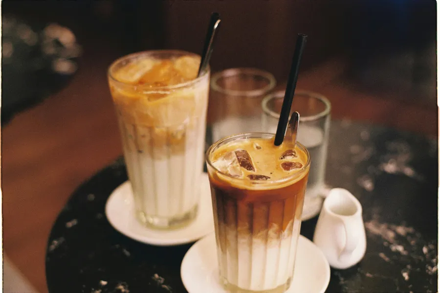 Cà phê đen hay cà phê sữa dễ gây khó chịu hơn?