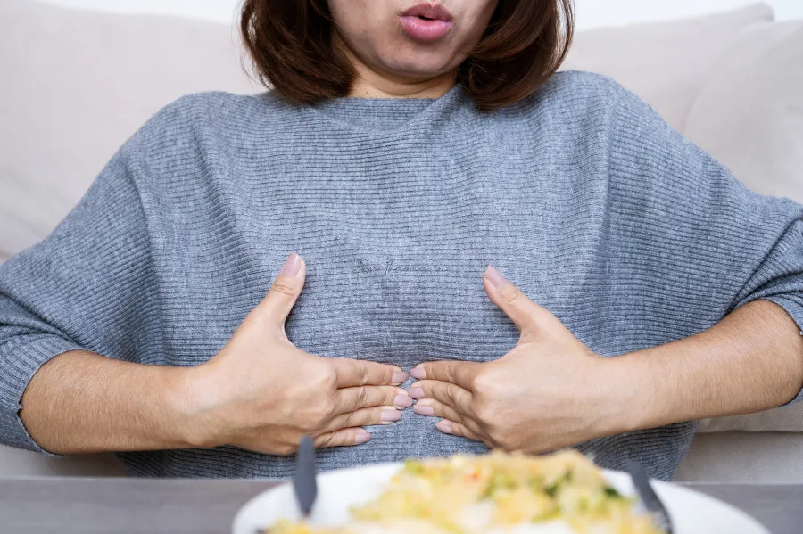 Người chủ yếu bị đau thượng vị, đầy bụng hoặc khó tiêu