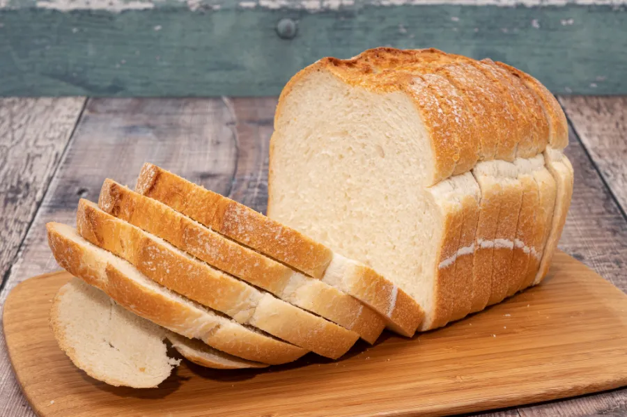 Bánh mì trắng hay bánh mì nguyên cám phù hợp hơn?