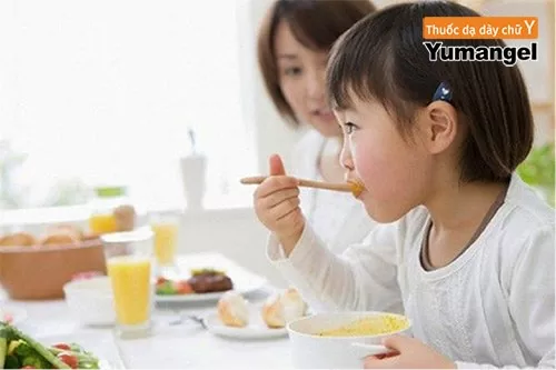 Chữa trào ngược dạ dày cho trẻ em 6 tuổi bằng chế độ ăn hợp lý