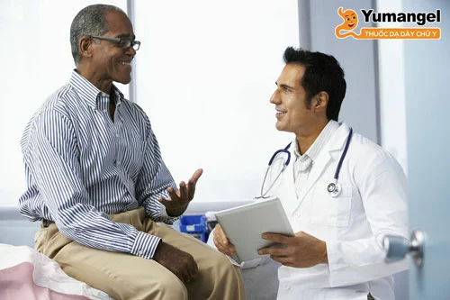 Bệnh nhân cần trao đổi và thông báo với bác sĩ về tình trạng sức khỏe cũng như loại thuốc đang sử dụng.