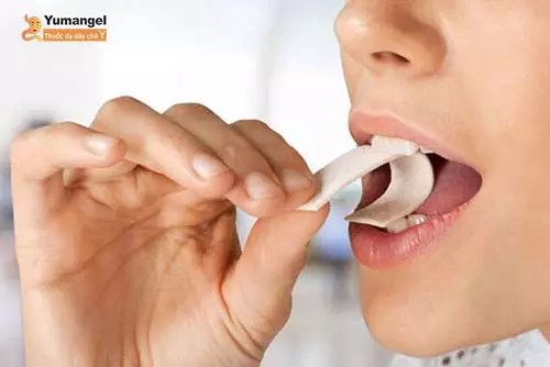 Theo nghiên cứu khoa học, nhai kẹo cao su không đường sau mỗi bữa ăn khoảng 30 phút có thể giúp giảm nhanh chóng chứng ợ chua, ợ nóng