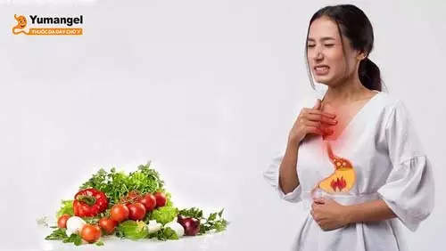 Người bệnh trào ngược dạ dày không nên ăn cà chua và các loại rau sống
