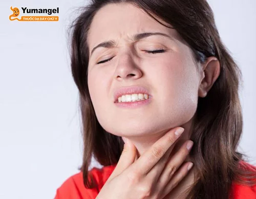 Tình trạng bị nghẹn ở cổ họng đi kèm biểu hiện ợ hơi khó thở