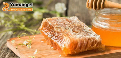 Mật ong thường được dùng để làm bánh, thức uống và làm thuốc chữa bệnh.