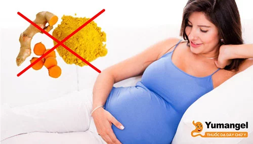 Phụ nữ mang thai cần hạn chế, thậm chí không điều trị đau dạ dày bằng nghệ hoặc uống tinh bột nghệ với mật ong. 