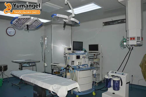 Hệ thống trang thiết bị y tế hiện đại với máy móc tân tiến. 