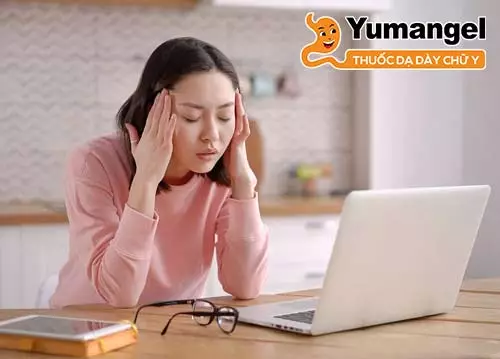 Viêm teo dạ dày tự miễn khiến người bệnh đau ngực, chóng mặt và choáng váng. 